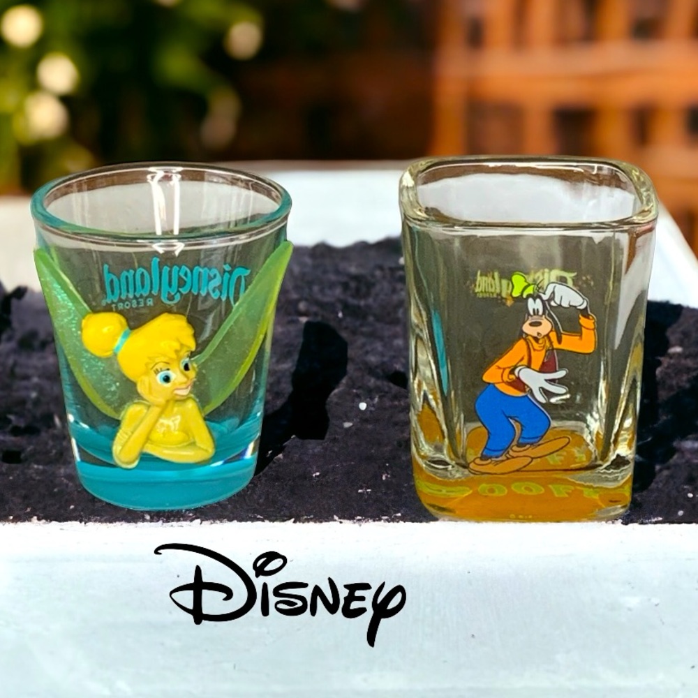 DISNEY Set of shot glasses